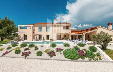 Vila 399 m², Vodnjan - bazen i maslinik