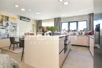 Wohnung zum Kauf in Mikulići, 187 m² - 7