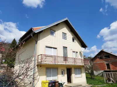 House 240 m², Markuševec - large yard and three floors - 1