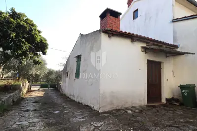 Haus 143 m², Poreč - zwei Wohneinheiten und Hof - 8