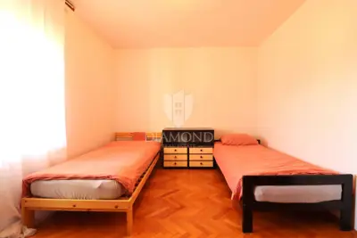 Haus 143 m², Poreč - zwei Wohneinheiten und Hof - 6