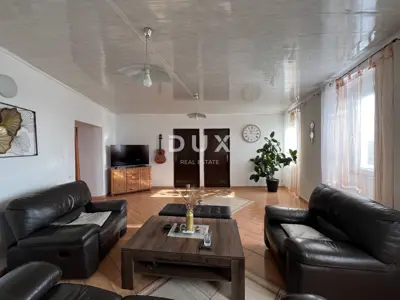 House 380 m², Kastav - 4 apartments and commercial space