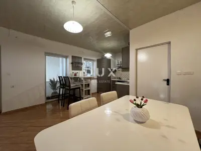 House 380 m², Kastav - 4 apartments and commercial space - 3