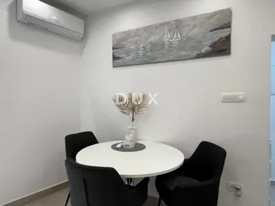 House 380 m², Kastav - 4 apartments and commercial space - 13