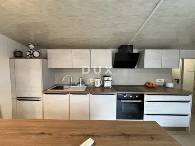 House 380 m², Kastav - 4 apartments and commercial space - 15