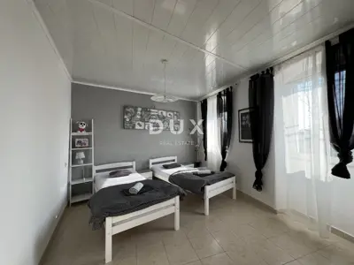 House 380 m², Kastav - 4 apartments and commercial space - 8