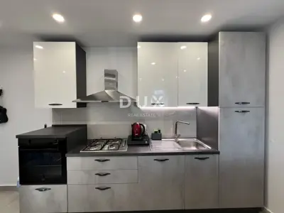 House 380 m², Kastav - 4 apartments and commercial space - 10