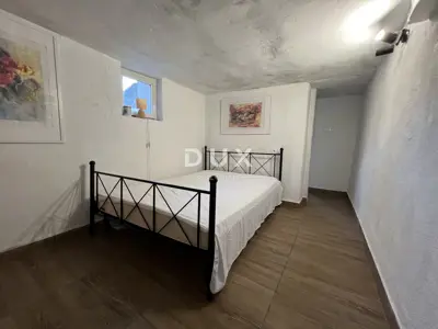 House 380 m², Kastav - 4 apartments and commercial space - 22