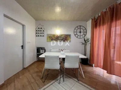 House 380 m², Kastav - 4 apartments and commercial space - 6