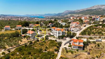 Baugrundstück 1.325 m², Mravince - Meerblick
