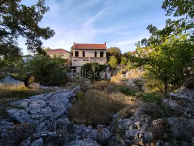 House 194 m², Gornji Humac - quiet location and view of greenery
