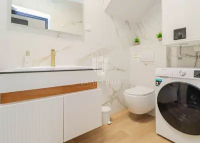 Houses 270 m², Umag center - 6 bedrooms - 18
