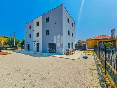 Houses 270 m², Umag center - 6 bedrooms - 19