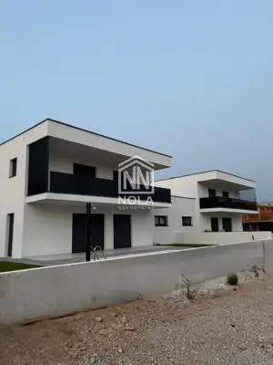 Kuća 157 m², Vodice - bazen i garaža - 13