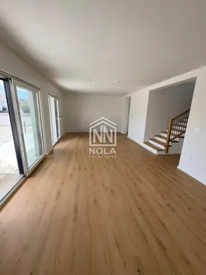 Kuća 157 m², Vodice - bazen i garaža - 9
