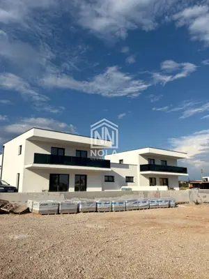 Kuća 157 m², Vodice - bazen i garaža