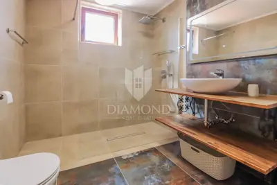 Kuća 240 m², Umag - bazen, sauna i fitness zona - 9