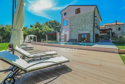 Kuća 240 m², Umag - bazen, sauna i fitness zona