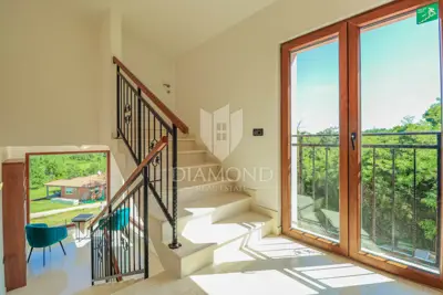 Kuća 240 m², Umag - bazen, sauna i fitness zona - 11