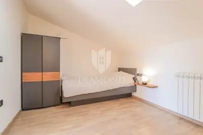Kuća 240 m², Umag - bazen, sauna i fitness zona - 12