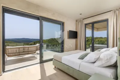 Beautiful modern house with panoramic views - 7