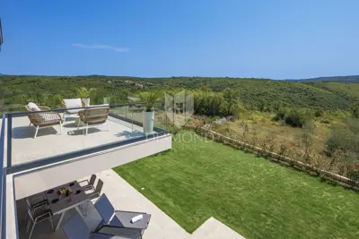 Beautiful modern house with panoramic views - 17