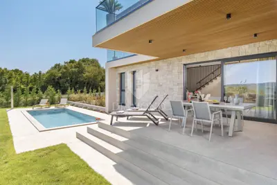 Beautiful modern house with panoramic views - 22