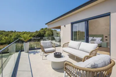 Beautiful modern house with panoramic views - 13