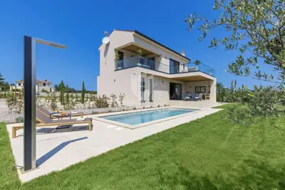 Beautiful modern house with panoramic views - 18