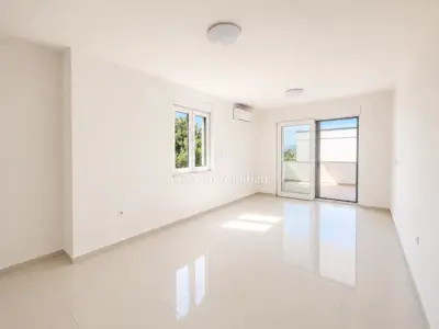 Wohnung 61 m², Novi Vinodolski - 2 Schlafzimmer und Loggia