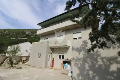 Kuća 300 m², Labin okolica - blizu mora
