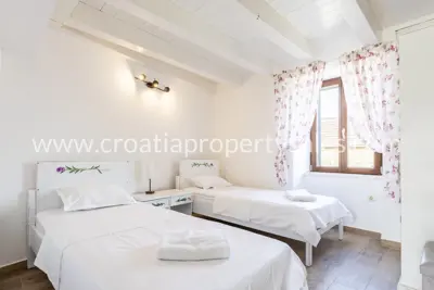 Kamena kuća, Otok Hvar, bazen i terasa s jacuzzijem - 13