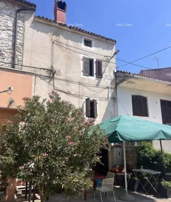 Kamena kuća 120 m², Buje - mirno selo i vrt 32 m²