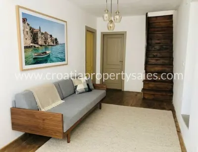 Kuća, Brač, 166 m², 138 000 € - 5