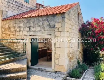Kuća, Brač, 166 m², 138 000 € - 2