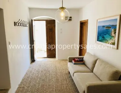 Kuća, Brač, 166 m², 138 000 € - 4