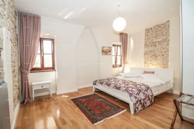 Stone house 240 m², Bale - within the old walls - 21