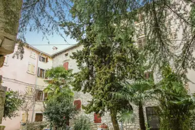 Stone house 240 m², Bale - within the old walls