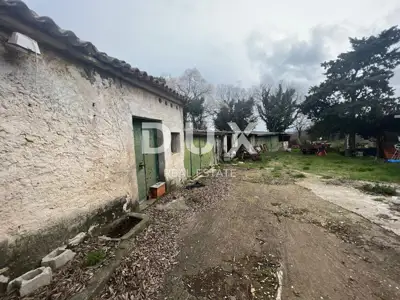 Građevinsko zemljište 933 m², Valtura - objekt 65 m², uporabna dozvola - 4