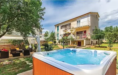 Haus 300 m², Barbariga - 4 Apartments und Meerblick