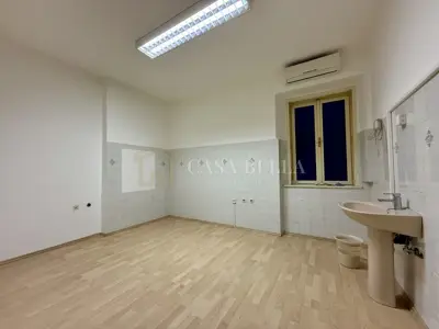 Rijeka, STROGI CENTAR! - Poslovni prostor 62 m² - 4