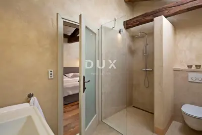 House 309 m², Višnjan - stone beauty with a pool - 12