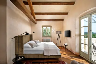 House 309 m², Višnjan - stone beauty with a pool - 19