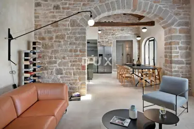 House 309 m², Višnjan - stone beauty with a pool - 10