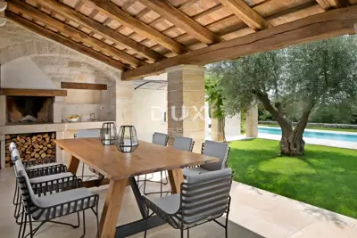 House 309 m², Višnjan - stone beauty with a pool - 8