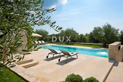 House 309 m², Višnjan - stone beauty with a pool - 7