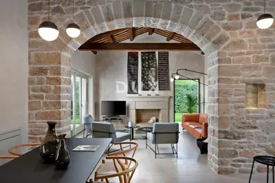 House 309 m², Višnjan - stone beauty with a pool - 11