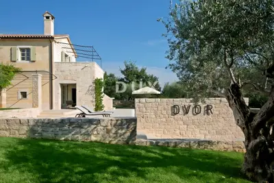 House 309 m², Višnjan - stone beauty with a pool - 4
