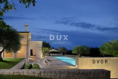 House 309 m², Višnjan - stone beauty with a pool - 3
