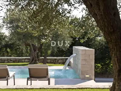 House 309 m², Višnjan - stone beauty with a pool - 6